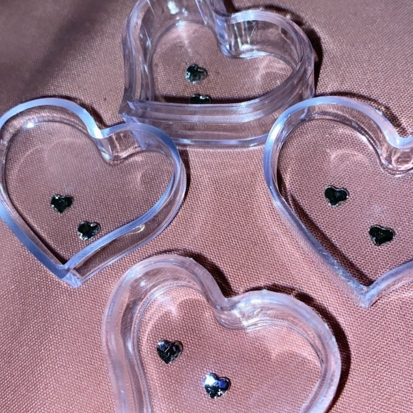 Heart Shaped Swarovski Tooth Gems (2 pieces) – AmiriBeautyBar